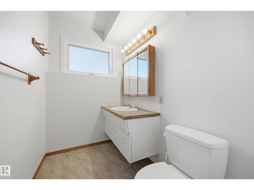 5210 43 AV — photo 28 of 40