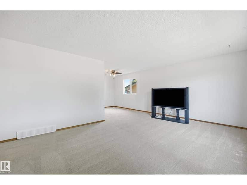 5210 43 AV — photo 9 of 40