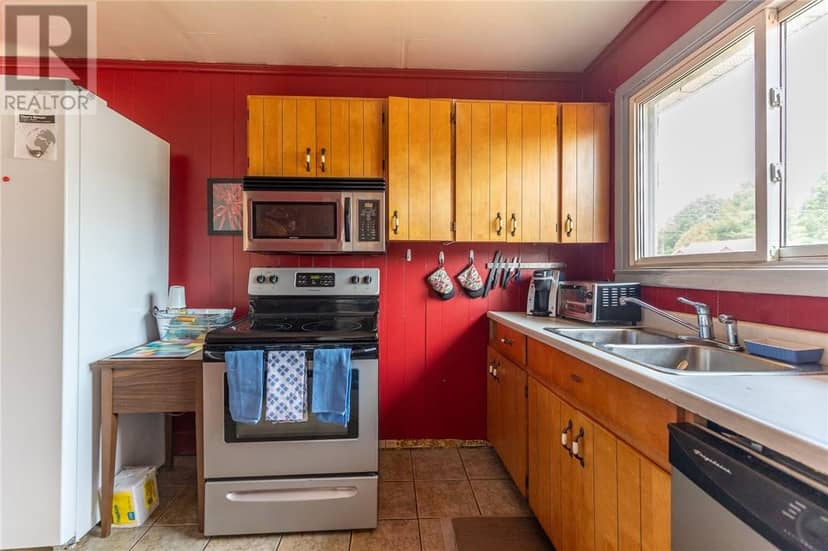 305 Lowe Street — photo 13 of 40