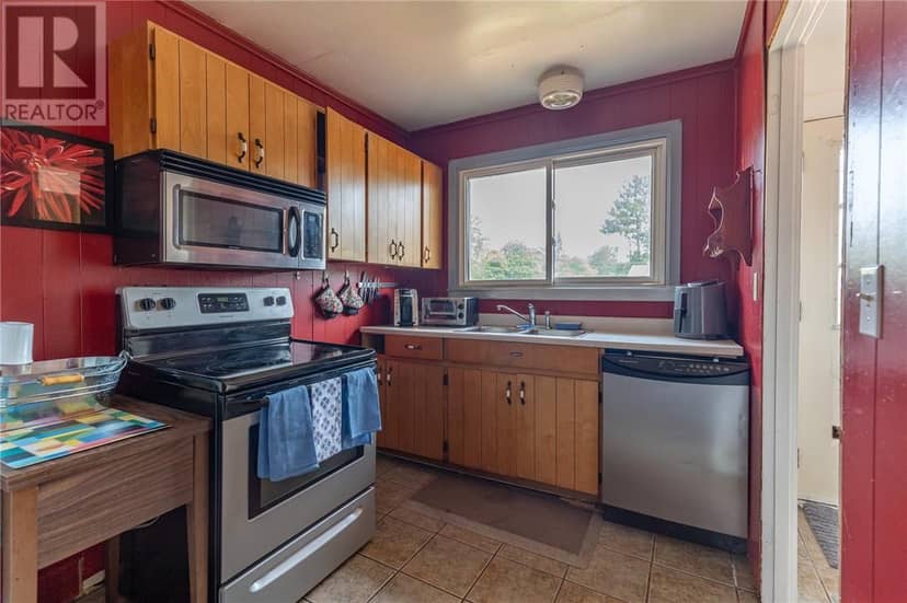 305 Lowe Street — photo 10 of 40