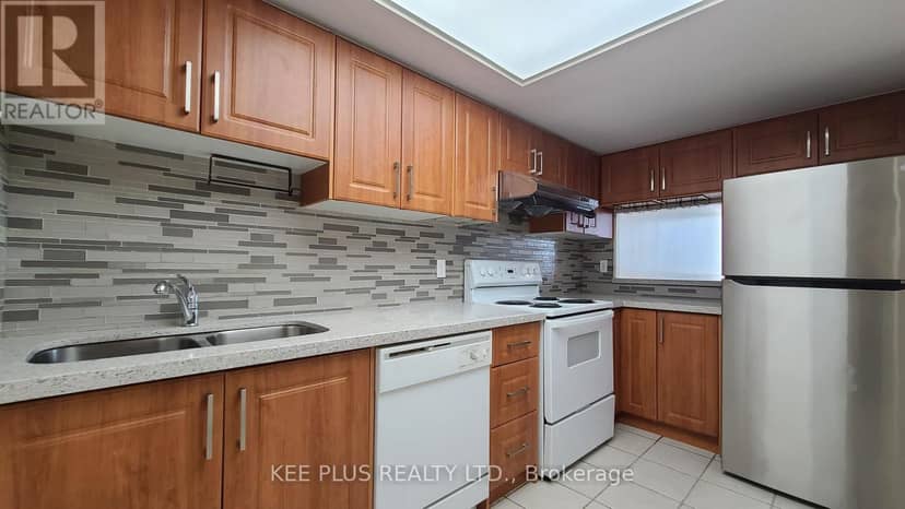 819 - 2466 Eglinton Avenue E — photo 9 of 22