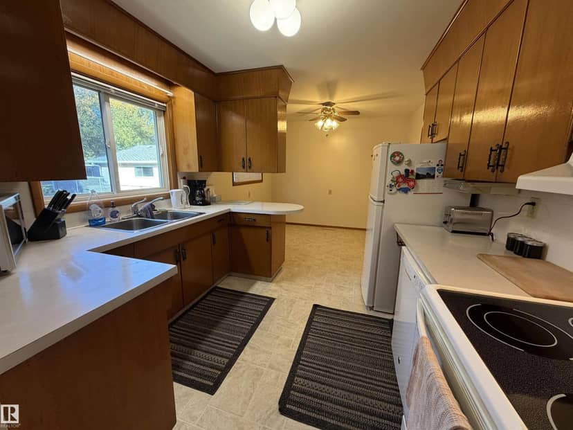 99 Pine St, Sherwood Park, photo 3