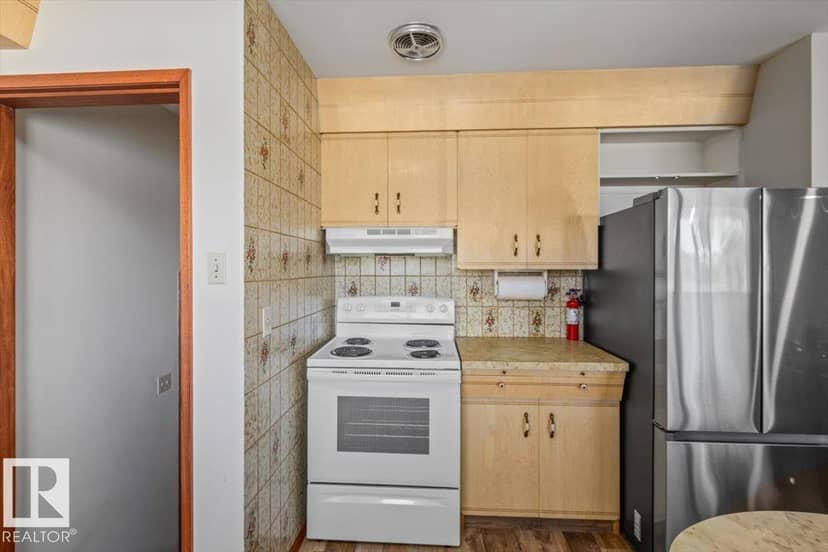 7627 128A AV NW — photo 14 of 40