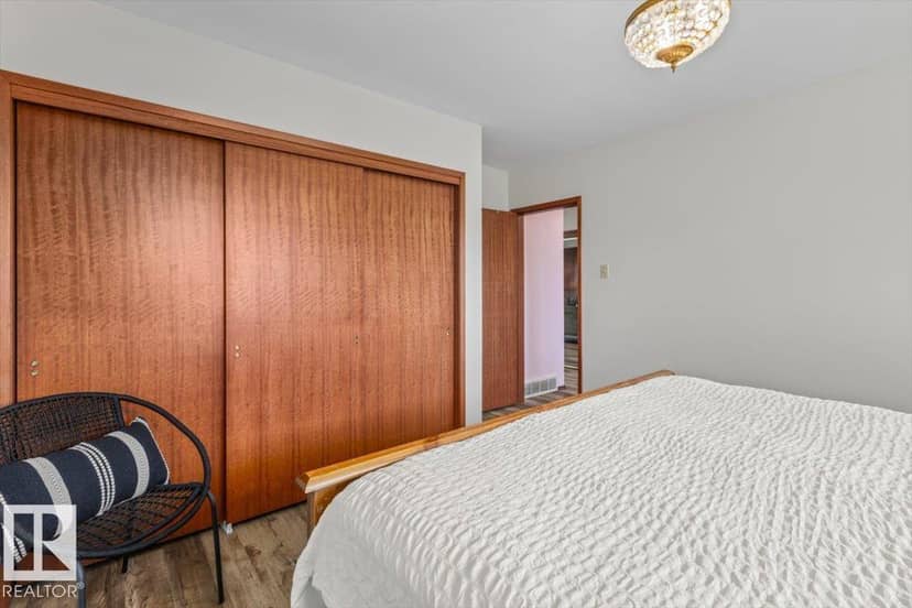 7627 128A AV NW — photo 19 of 40
