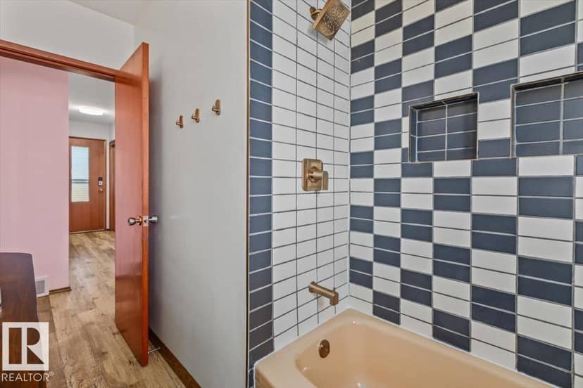 7627 128A AV NW — photo 21 of 40
