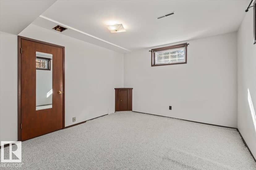 7627 128A AV NW — photo 32 of 40