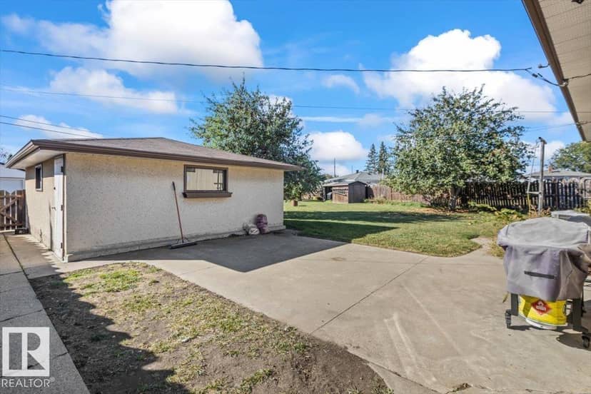 7627 128A AV NW — photo 35 of 40
