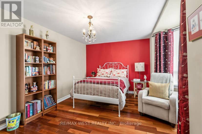 66 Bristol Avenue — photo 12 of 35