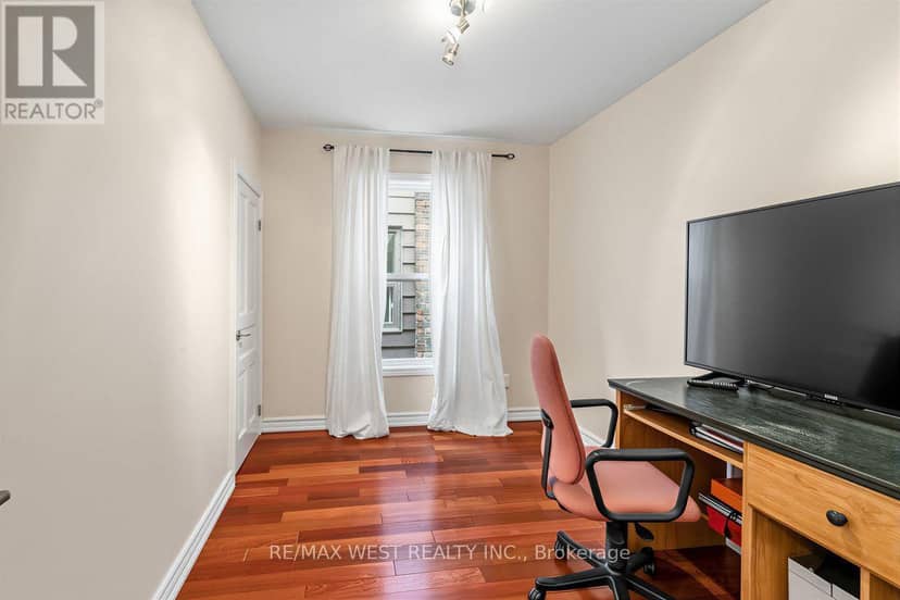 66 Bristol Avenue — photo 16 of 35