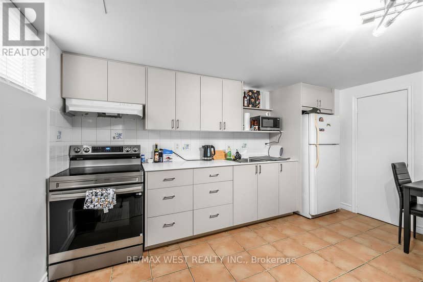 66 Bristol Avenue — photo 24 of 35