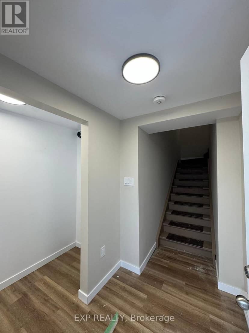 439 Main Street E — photo 10 of 11