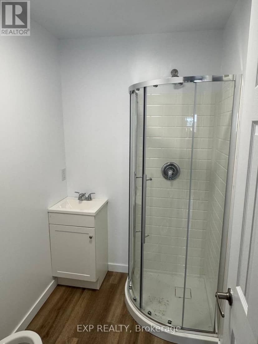 439 Main Street E — photo 3 of 11