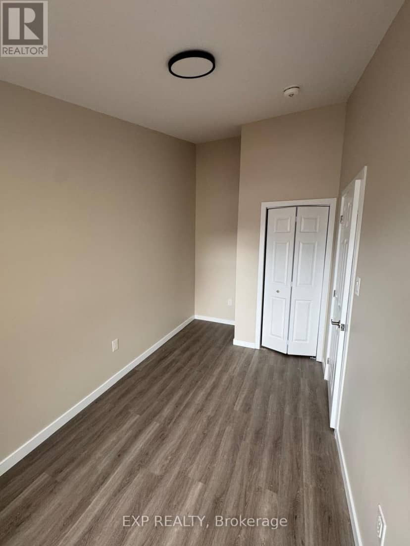 439 Main Street E — photo 4 of 11
