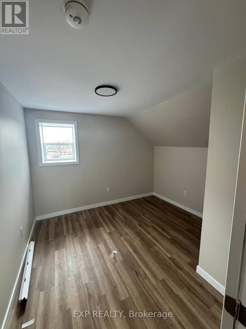 439 Main Street E — photo 8 of 11