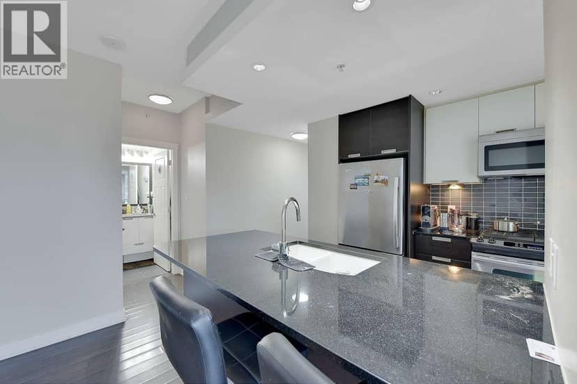 2303 2968 GLEN DRIVE, Coquitlam, photo 5