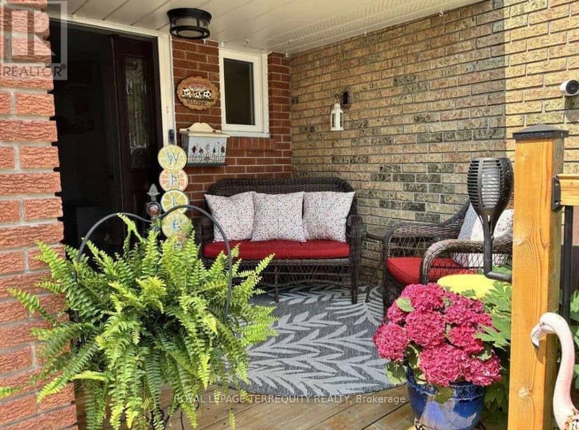 72 Carisbrooke Court, Brampton