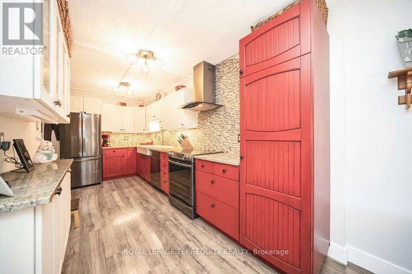 72 Carisbrooke Court — photo 13 of 40