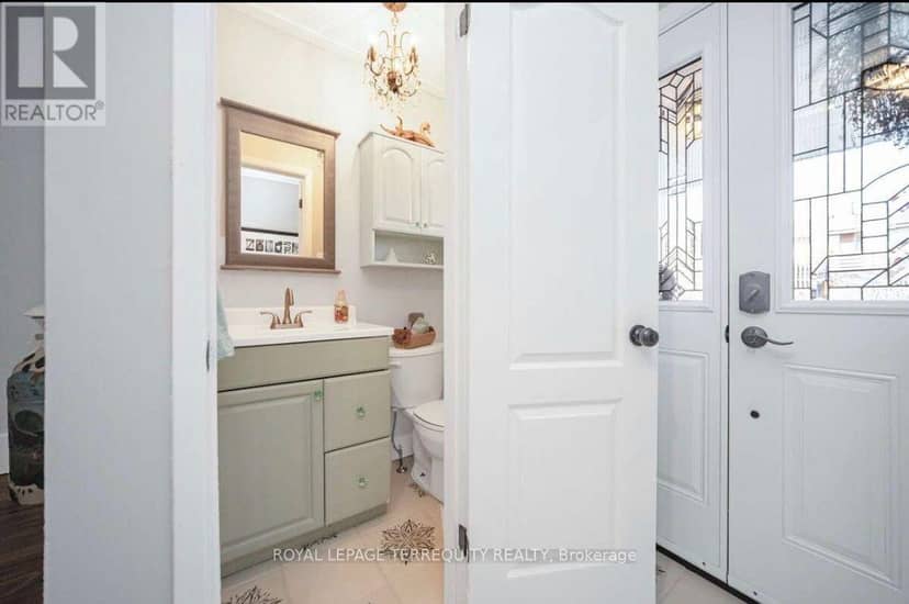 72 Carisbrooke Court, Brampton, photo 5