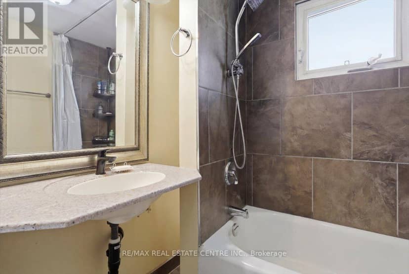 233 King Street — photo 10 of 34