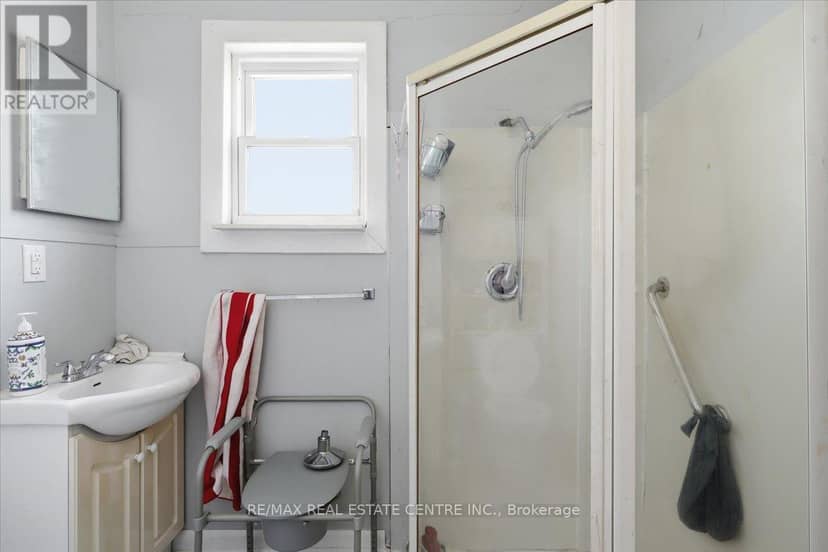 233 King Street — photo 14 of 34