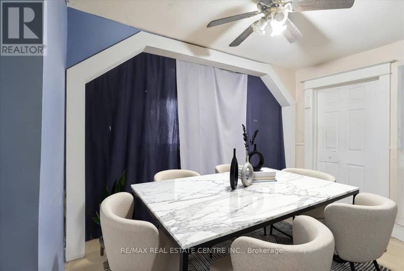 233 King Street — photo 17 of 34