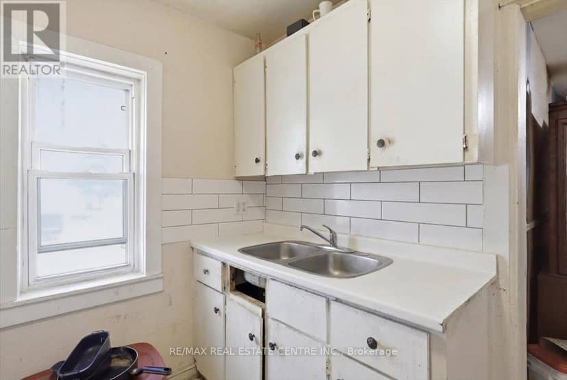 233 King Street — photo 19 of 34
