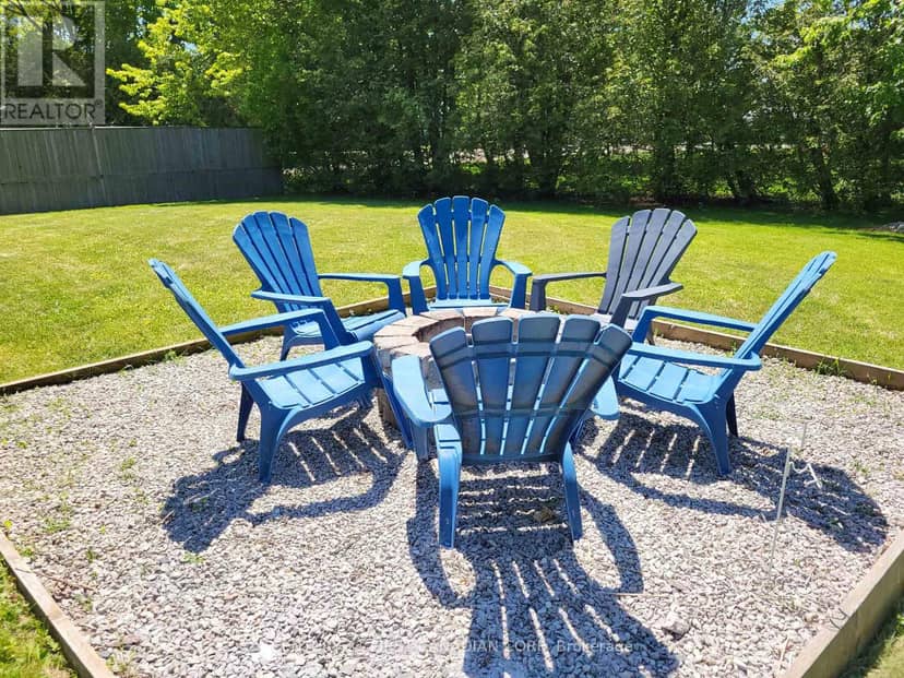 72599 Stanley Street, Bluewater, photo 2
