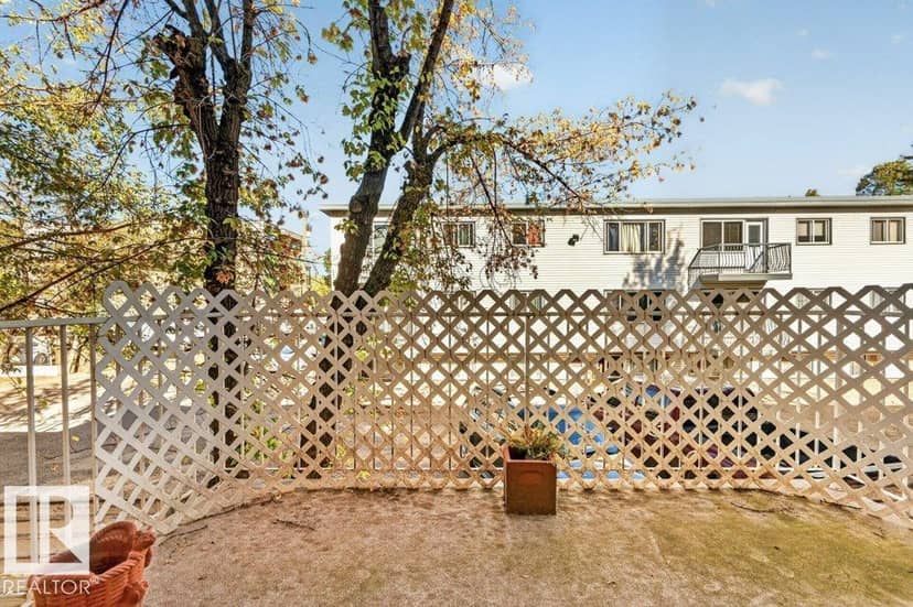11412 102 AV NW — photo 33 of 38