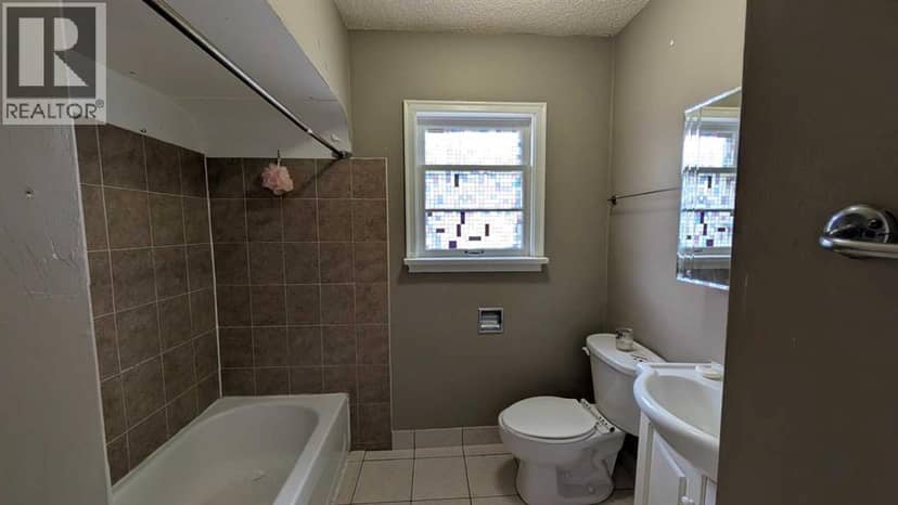 3414 Centre Street NE — photo 10 of 10