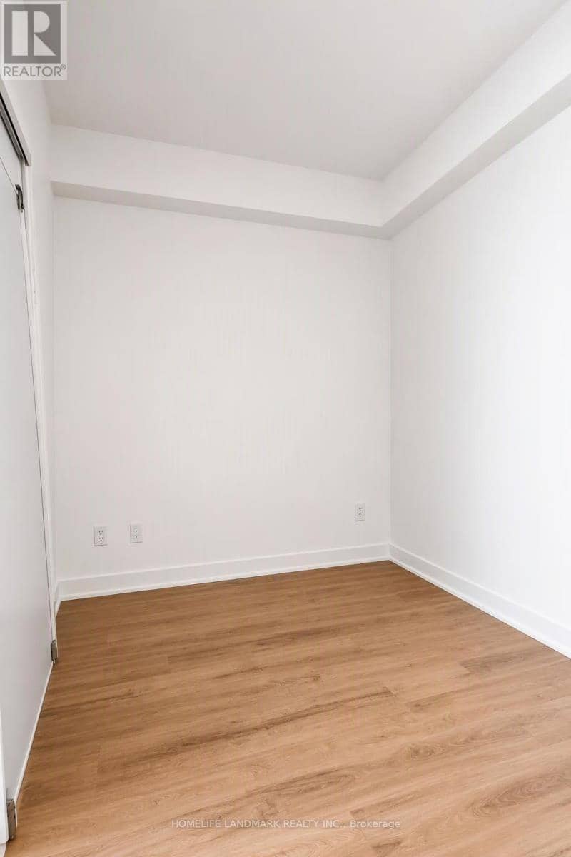 2117 - 85 Wood Street — photo 8 of 21