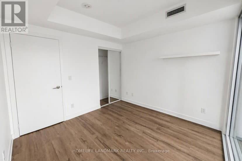 2117 - 85 Wood Street — photo 6 of 21