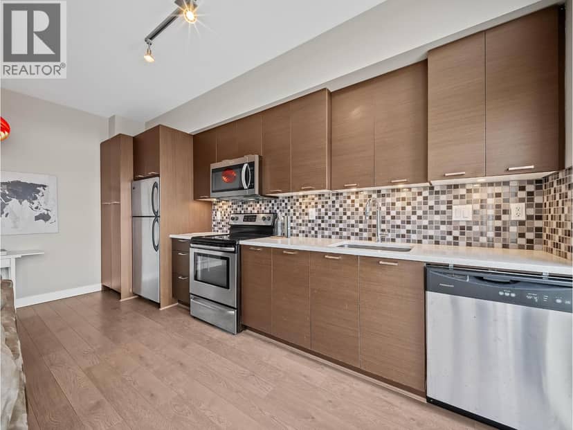 301 4372 FRASER STREET, Vancouver, photo 2