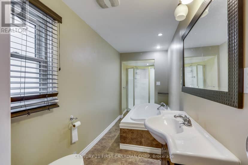 16 Lansdowne Avenue — photo 12 of 36