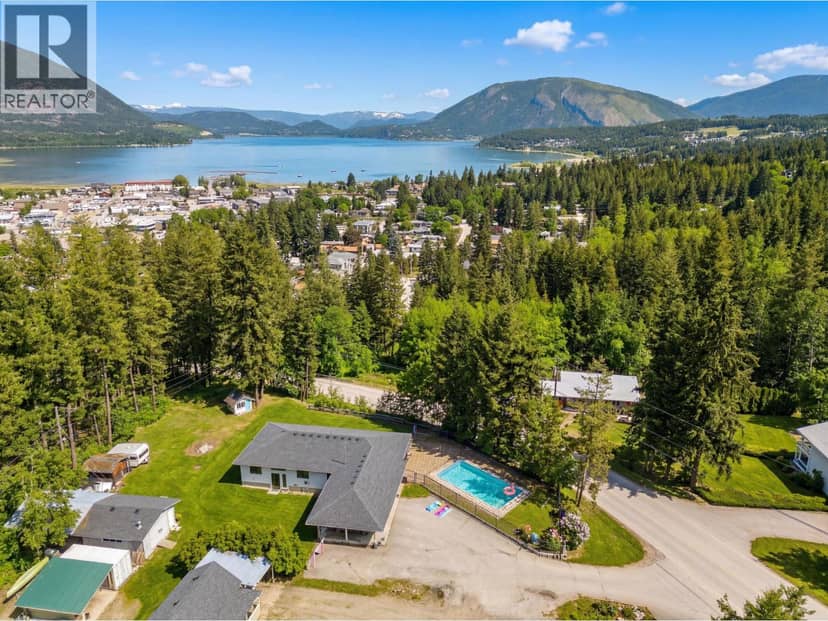 1040 Old Auto Road SE, Salmon Arm