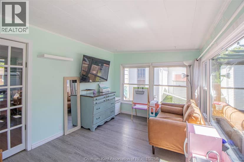 16 Sheldon AVENUE — photo 16 of 40