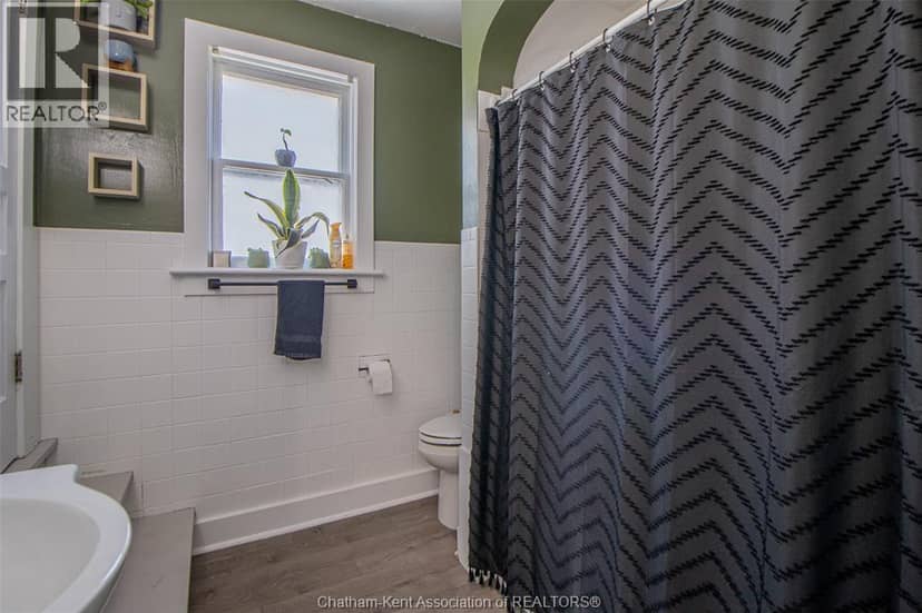 16 Sheldon AVENUE — photo 20 of 40