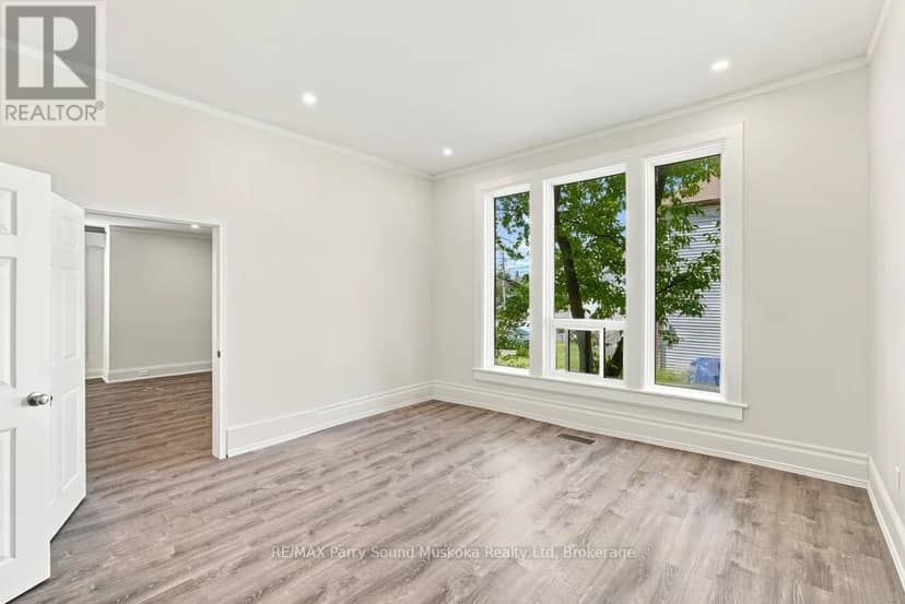 18 William Street, Parry Sound, photo 5