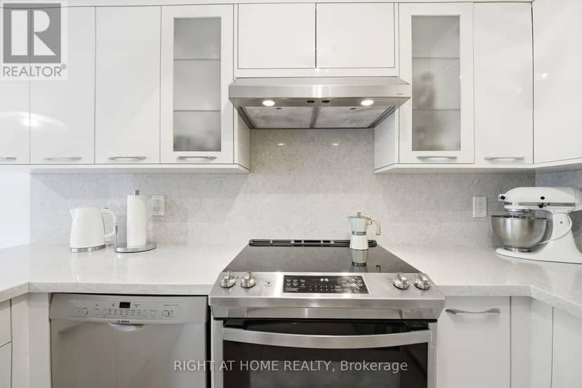 2 - 23 West Deane Park Drive — photo 11 of 36