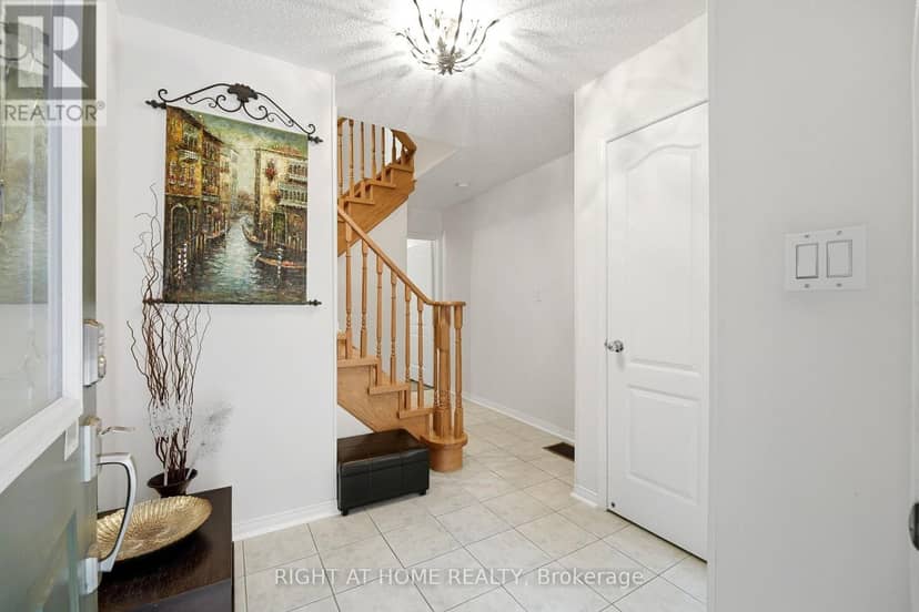 2 - 23 West Deane Park Drive, Toronto, photo 4
