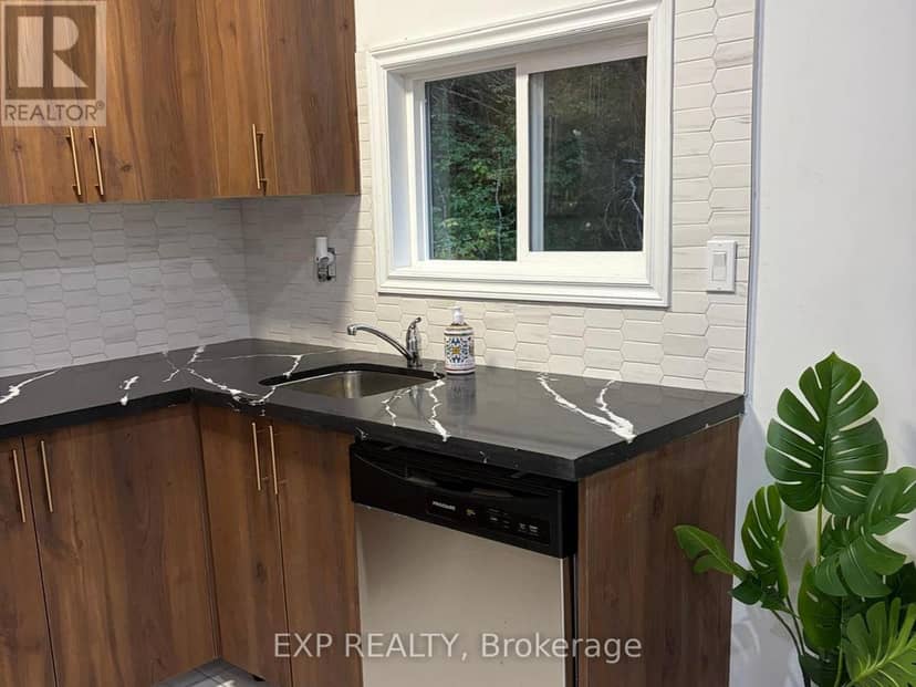 137 Old North Road S — photo 10 of 23