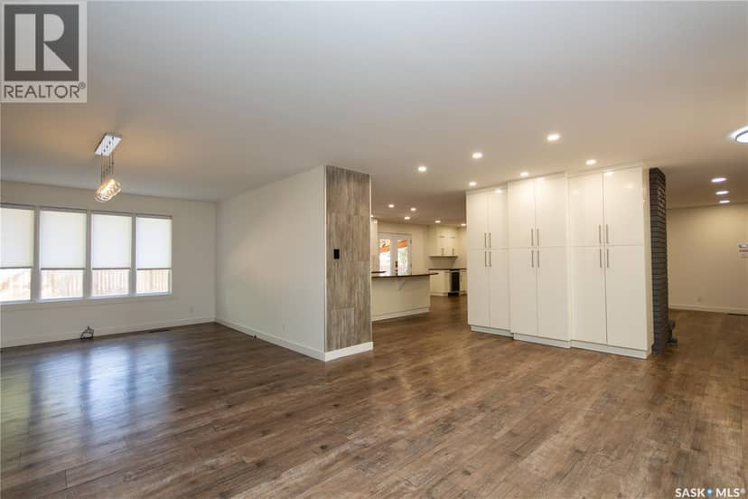 10710 Meighen CRESCENT — photo 13 of 40