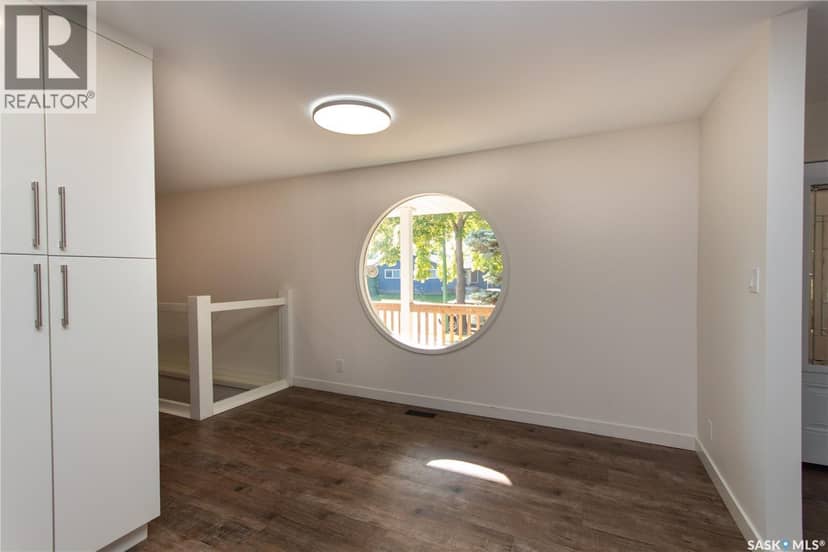 10710 Meighen CRESCENT — photo 3 of 40