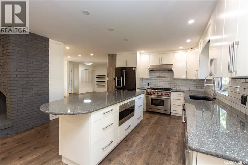 10710 Meighen CRESCENT — photo 9 of 40