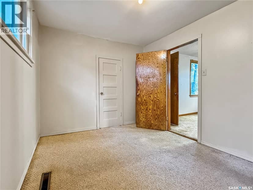 206 6th AVENUE NW — photo 9 of 19