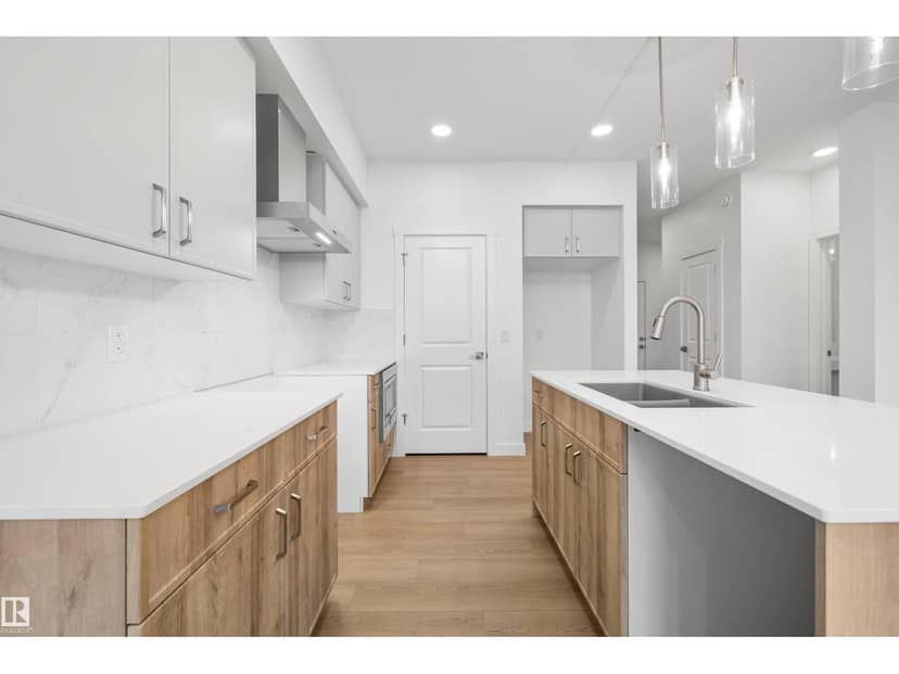 8520 183 AV NW — photo 13 of 40