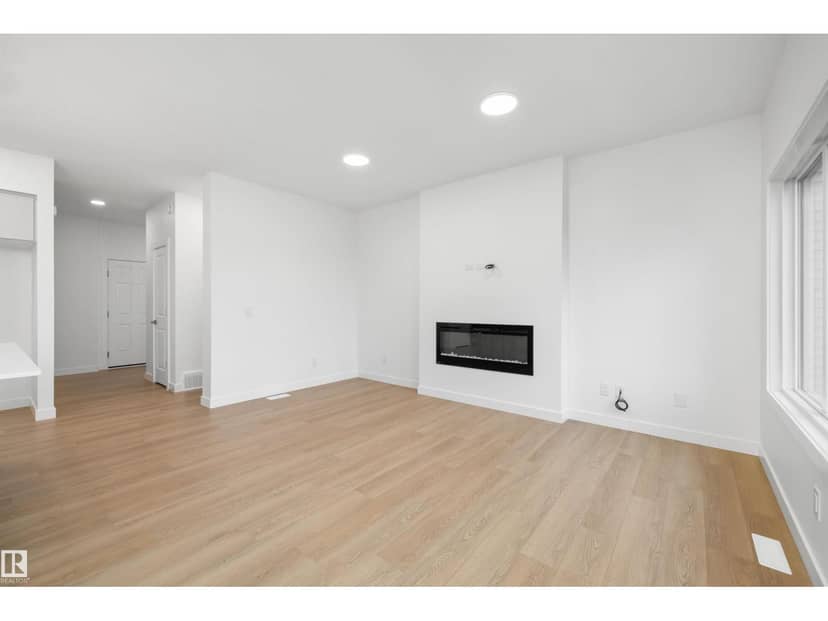 8520 183 AV NW — photo 17 of 40