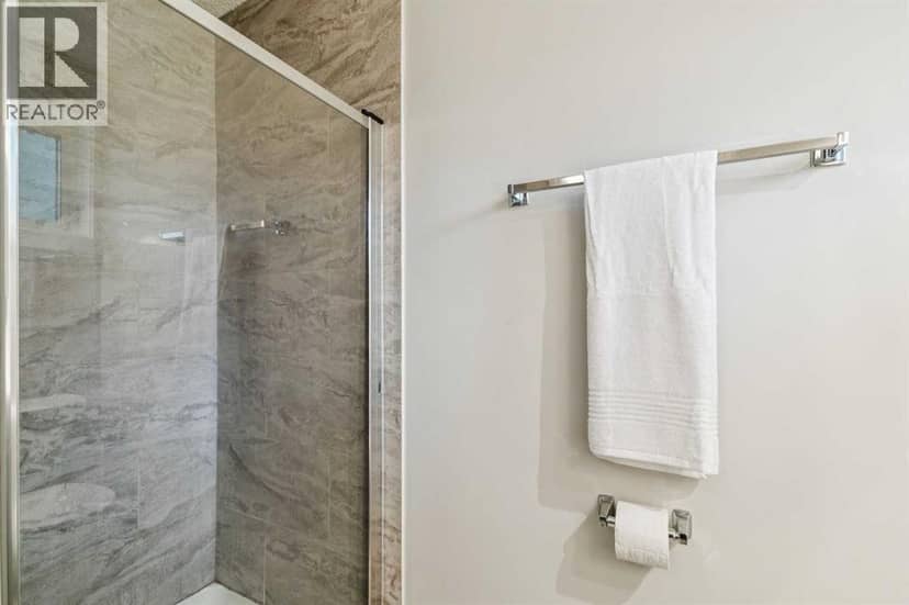 1411 1 Street NE — photo 19 of 39