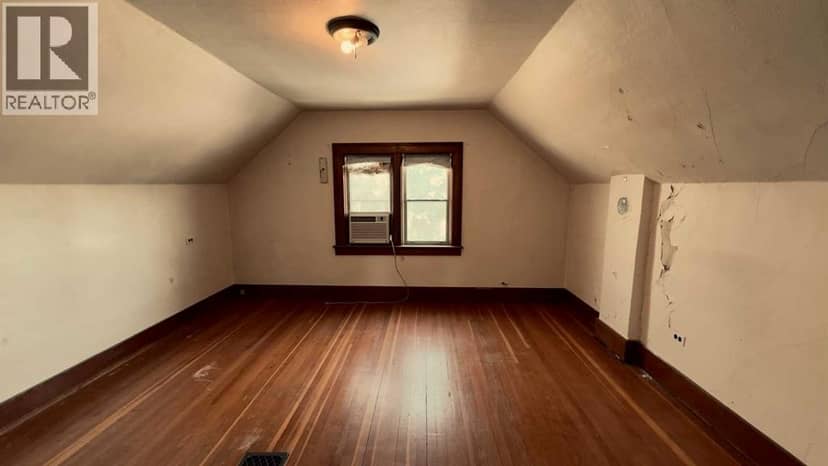 5115 46 Street — photo 9 of 40