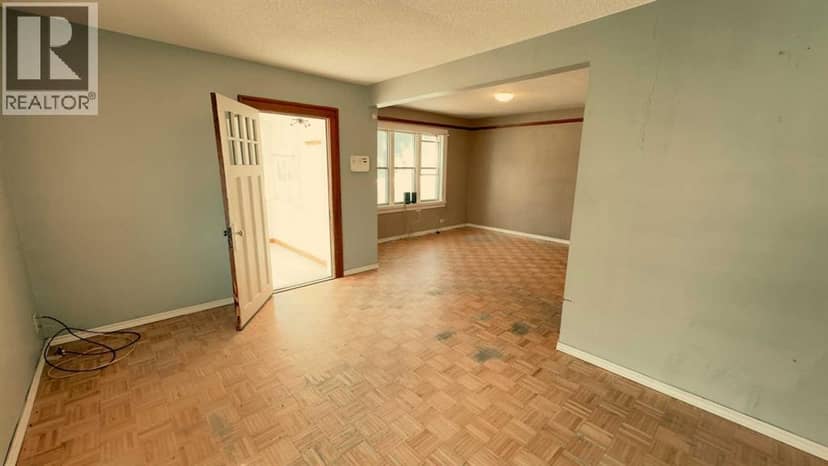 5115 46 Street — photo 14 of 40