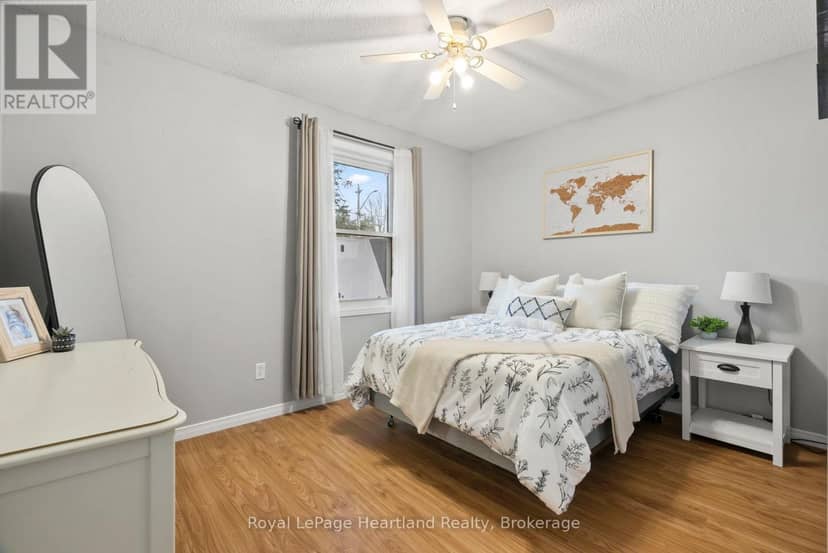 156 John Street N — photo 20 of 40